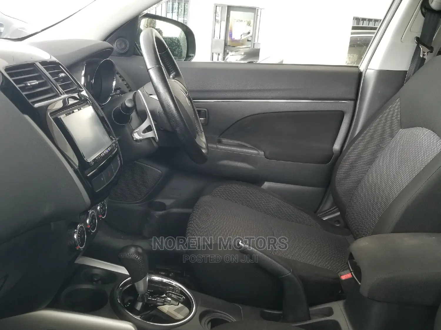 Mitsubishi RVR 2015 Off White