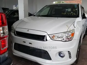 Mitsubishi RVR 2015 Off White
