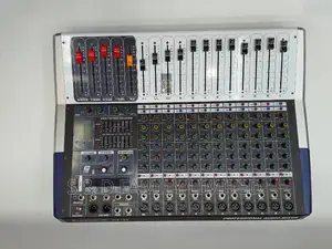 Soundcradt KV120 Powered Professional Audio Mixer
