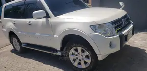 Mitsubishi Pajero 2014 White