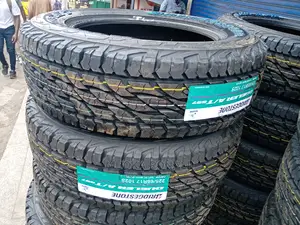 Bridgestone Tyre (A/T) 225/65r17. (Dueler