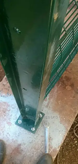 Galvanized Anti Climb Fence With Mounting Base Plate Post