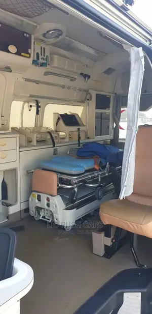 Toyota HiAce 2015