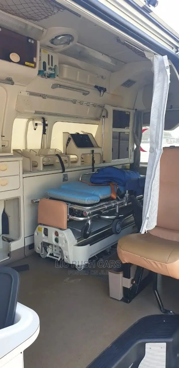 Toyota HiAce 2015