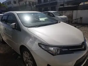 Toyota Auris 2015 Pearl