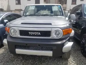 2015 Toyota FJ Cruiser Gray - Used vehicle