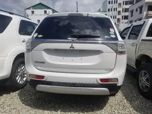 Mitsubishi Outlander 2014 Pearl