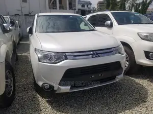Mitsubishi Outlander 2014 Pearl