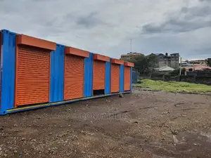 40ft Container Stalls (With 5 Cubicals)