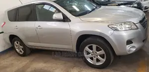 Toyota Vanguard 2011 Silver