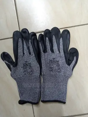 Safety Cut Resistant Gloves Available-Quality Grip