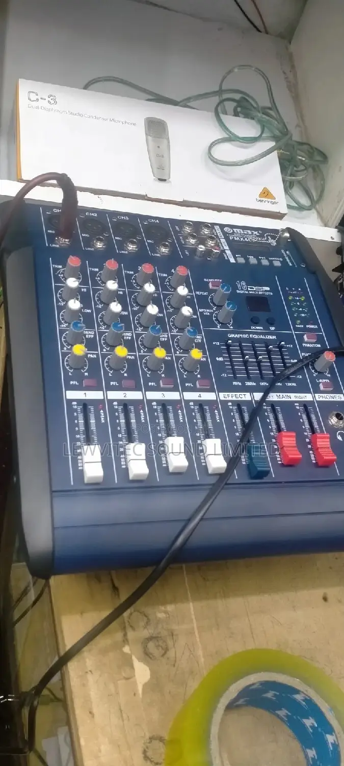 Max 404 Powered Mixer