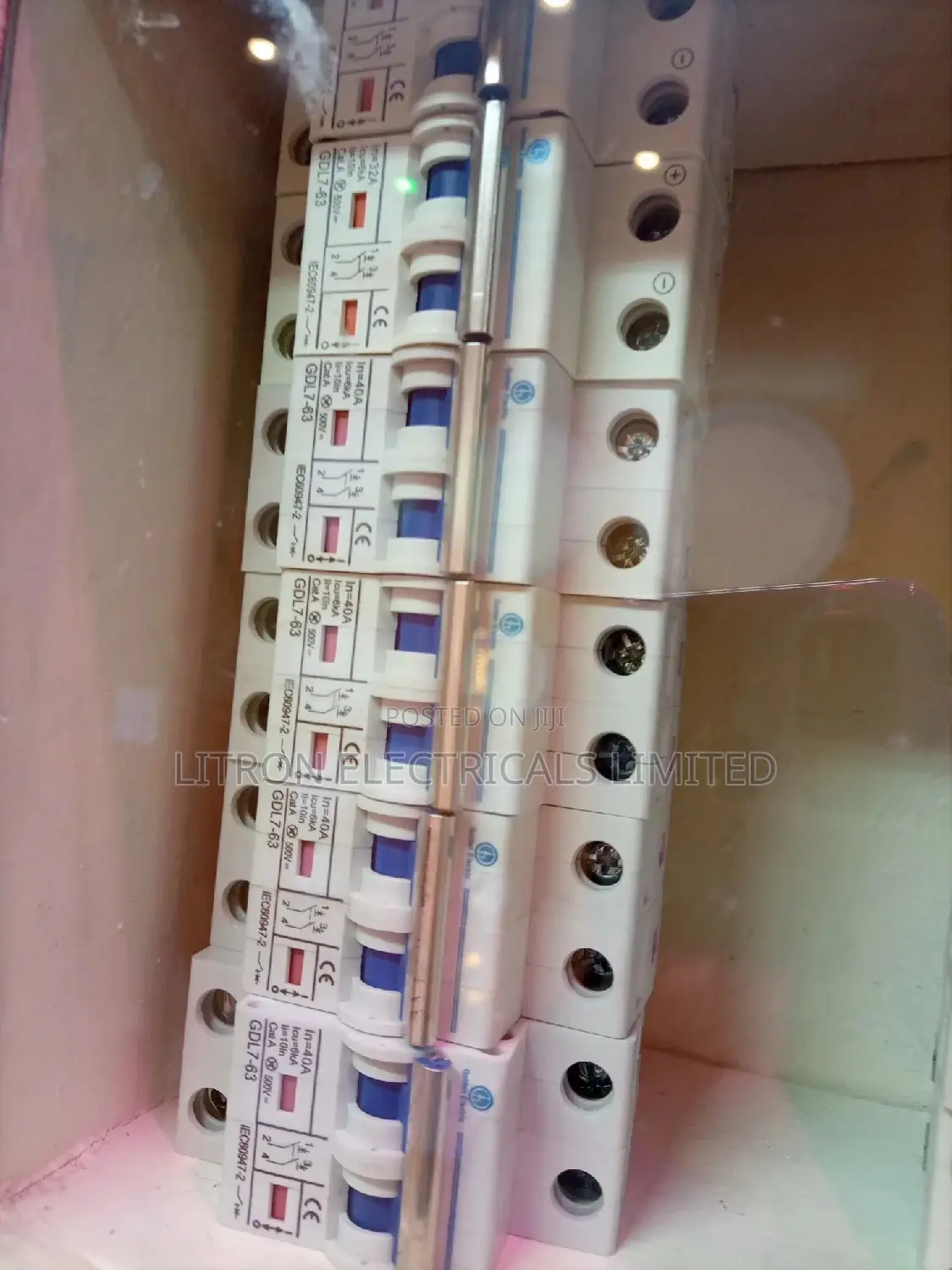 Dc McBs 2pole