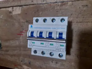 Direct Current Circuit Breakers 32a
