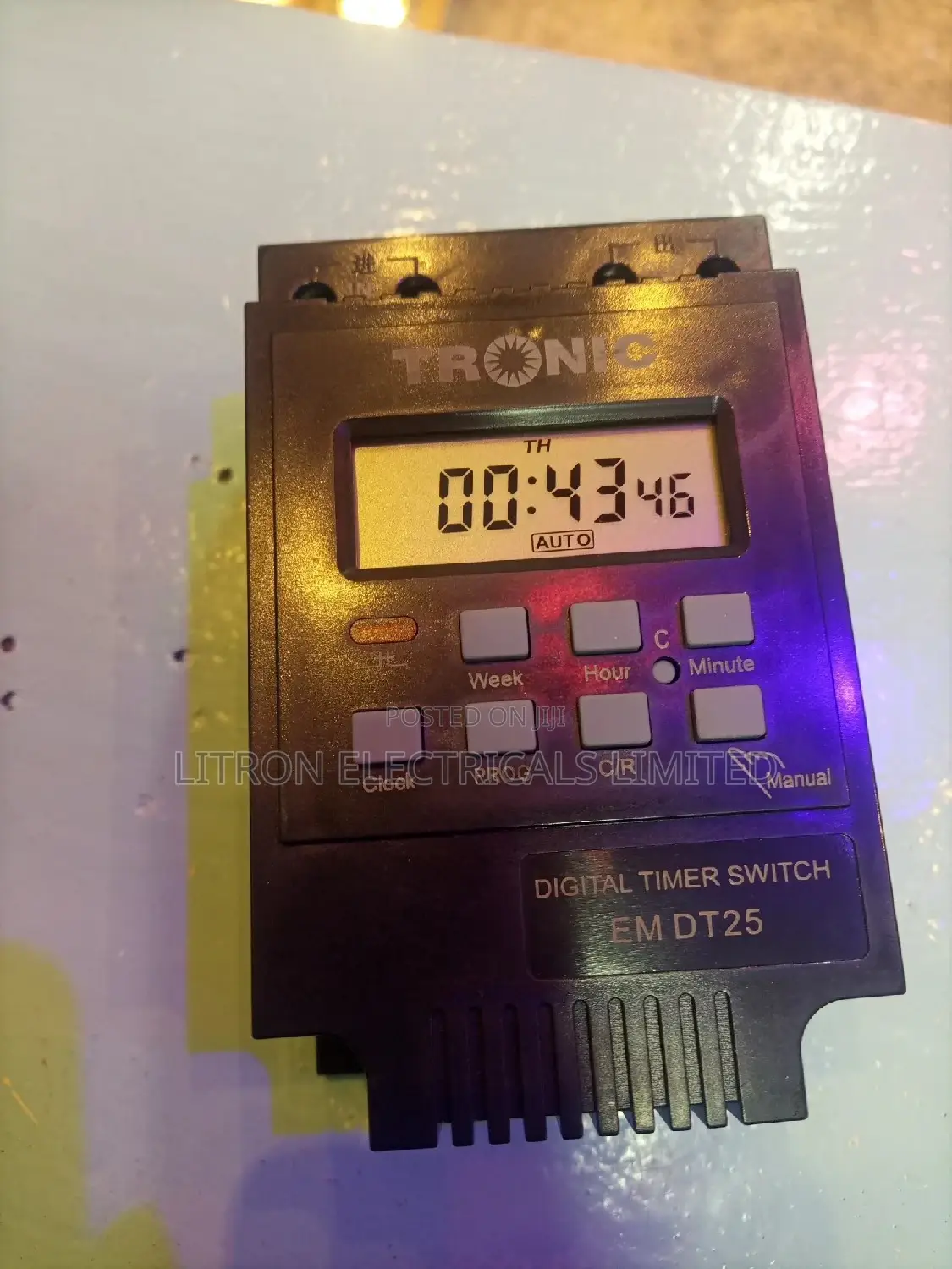 Digital Timer Switch DT25