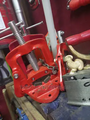 P Pipe Vice Machine