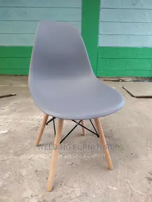Eaming Chair