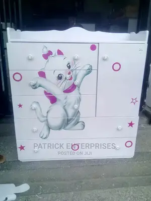 Chest of Drawers Size 4 by 4
