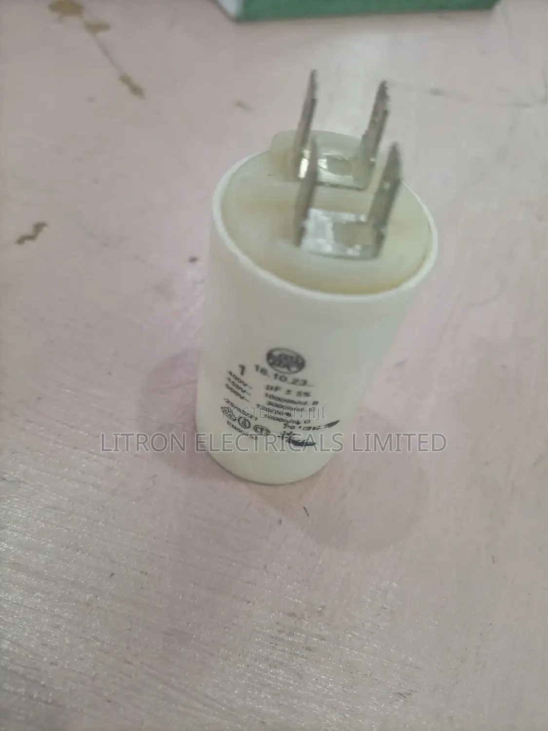 Capacitor 1uf