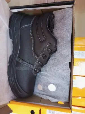 Site Safety Boots With a Steel Toe