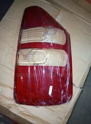 Tail Lens Noah 2010
