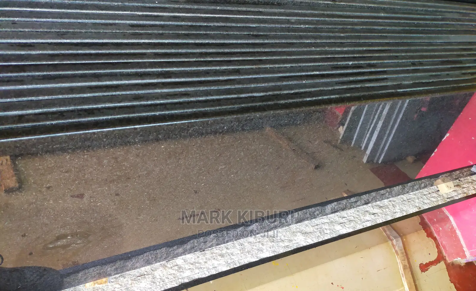 Black Granite.(Silver)