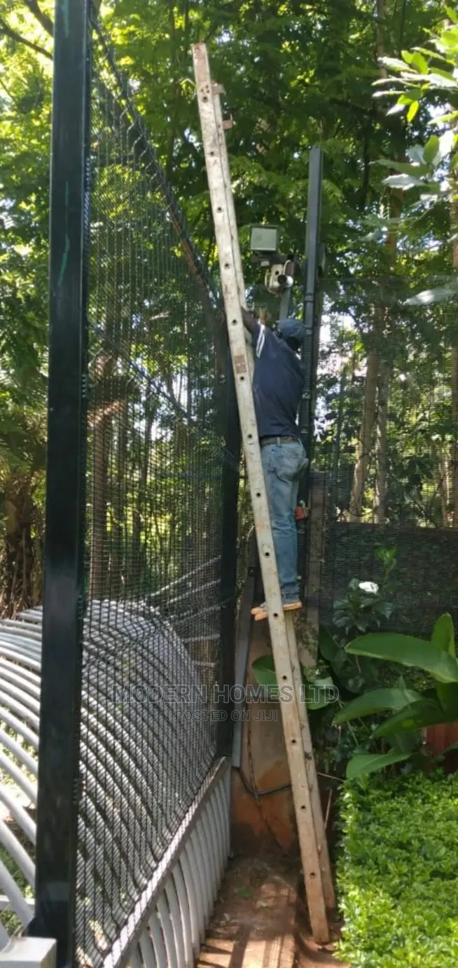 Anti-Climb Mesh Fence