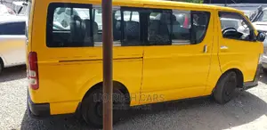 Toyota HiAce 2012 Yellow