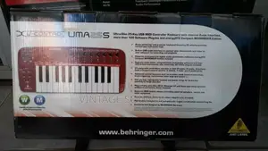 Studio Behringer Controller  Midi Keyboard