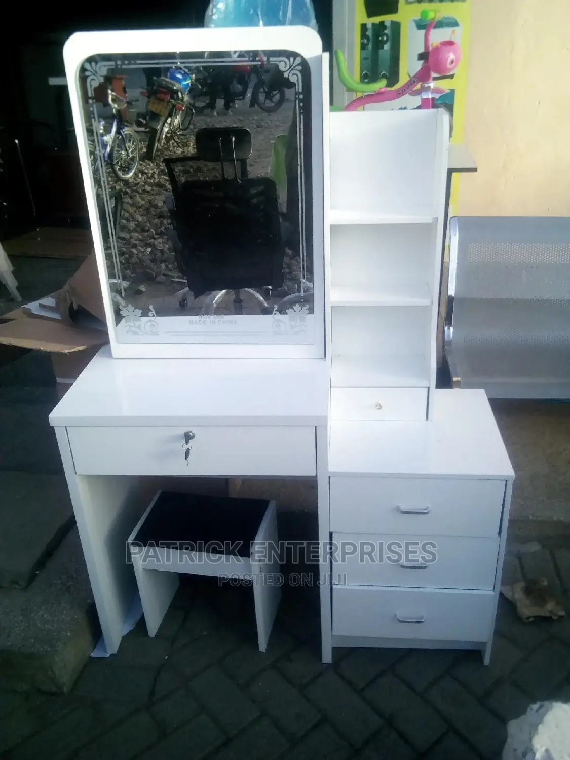 Dressing Table With A Sliding Mirror