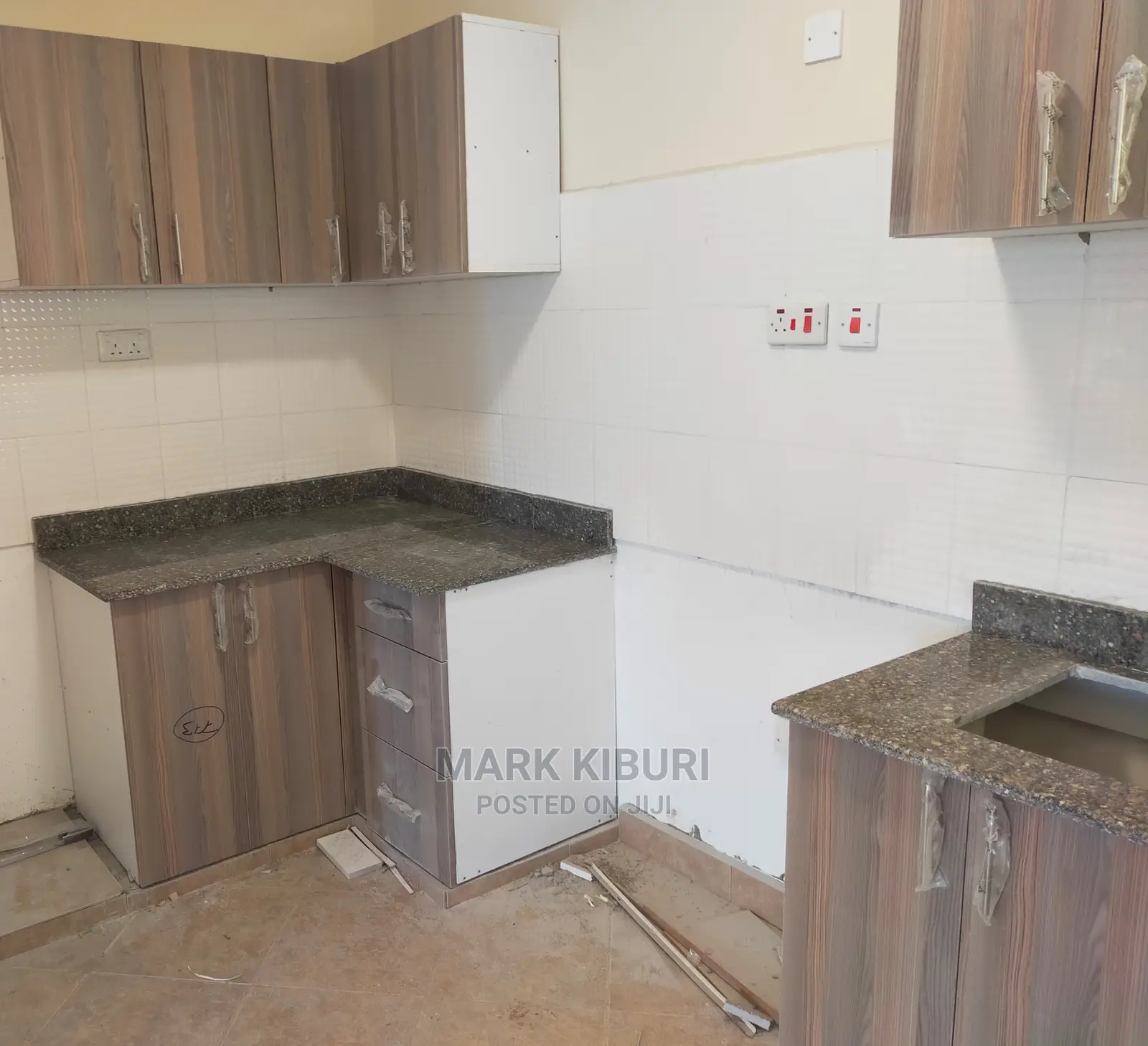 Grey N Cream -Granite