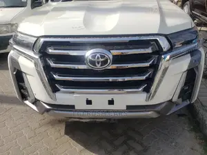 Toyota Land Cruiser 2016 White