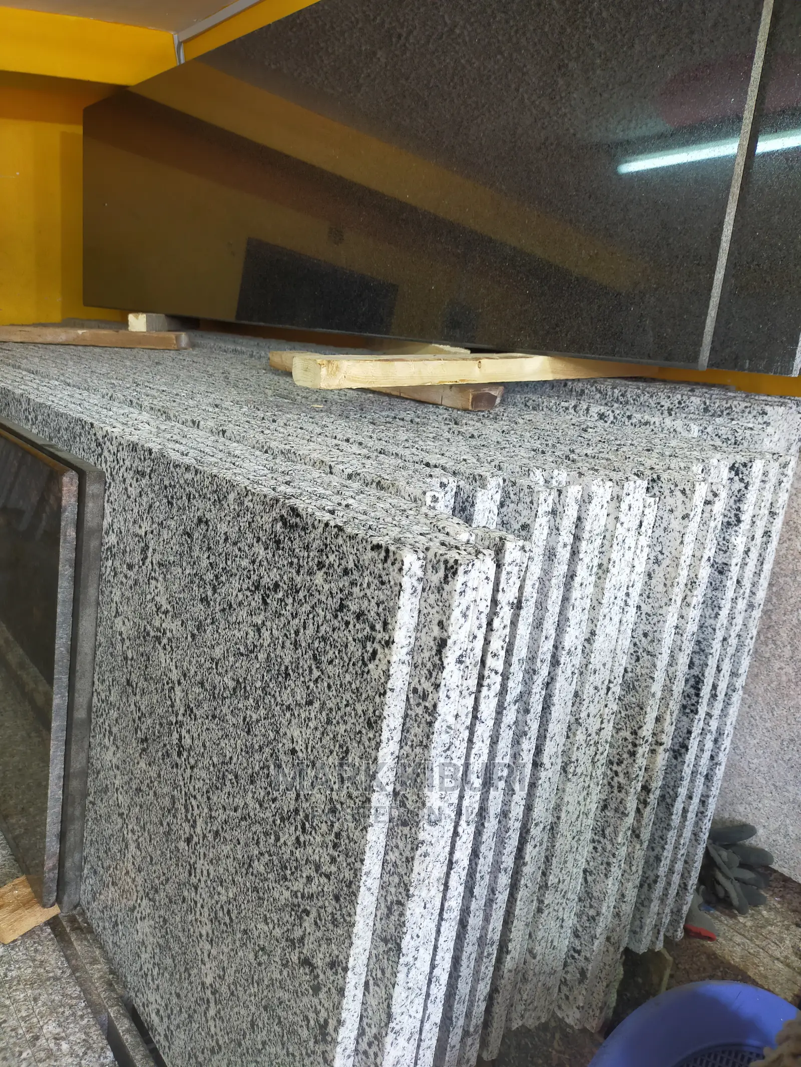 8x2ft Granite. Slabs