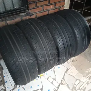Dunlop Tyrs Size 275/40r22 Per Pc