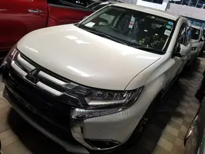 Mitsubishi Outlander 2015 Off White
