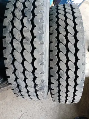 9.5R17.5 Cst Tyre