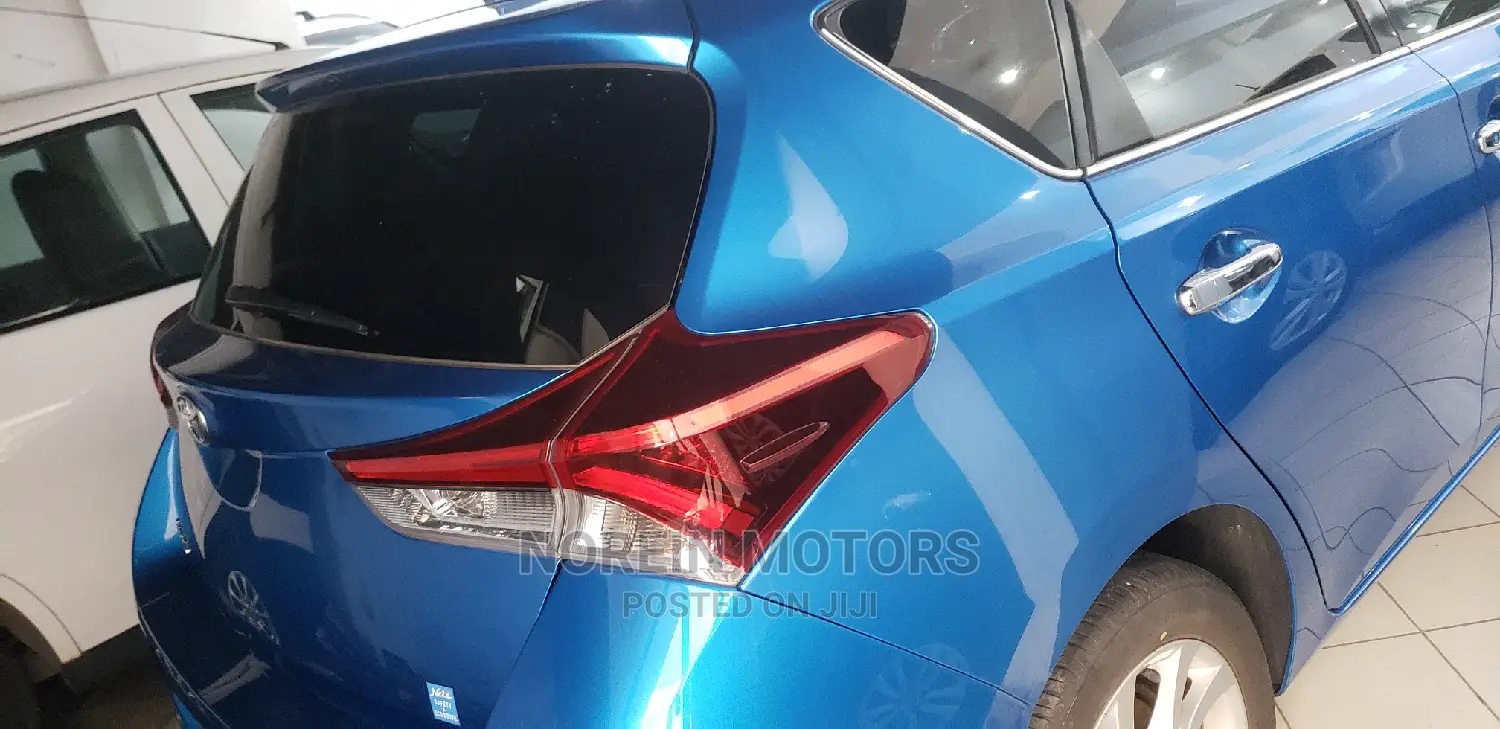 Toyota Auris 2015 Blue