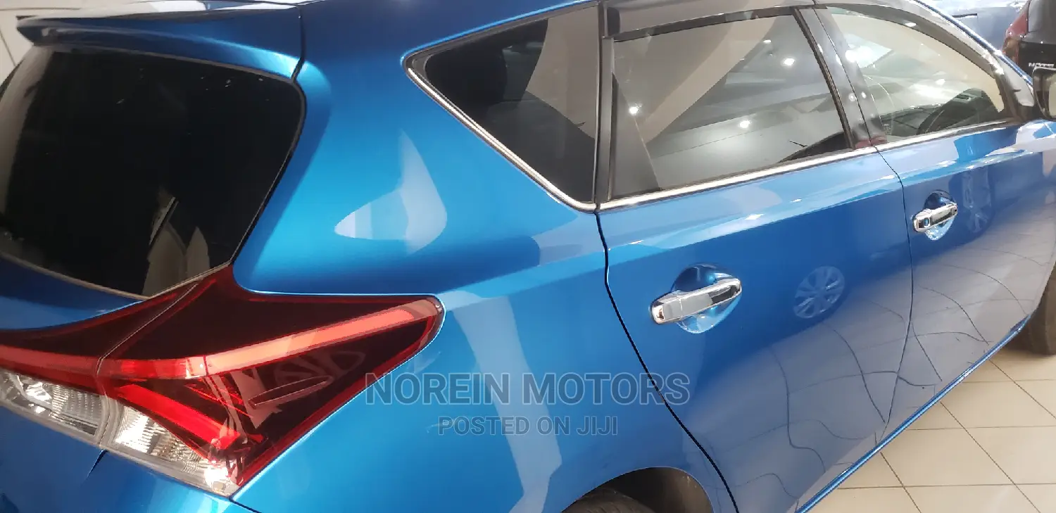 Toyota Auris 2015 Blue