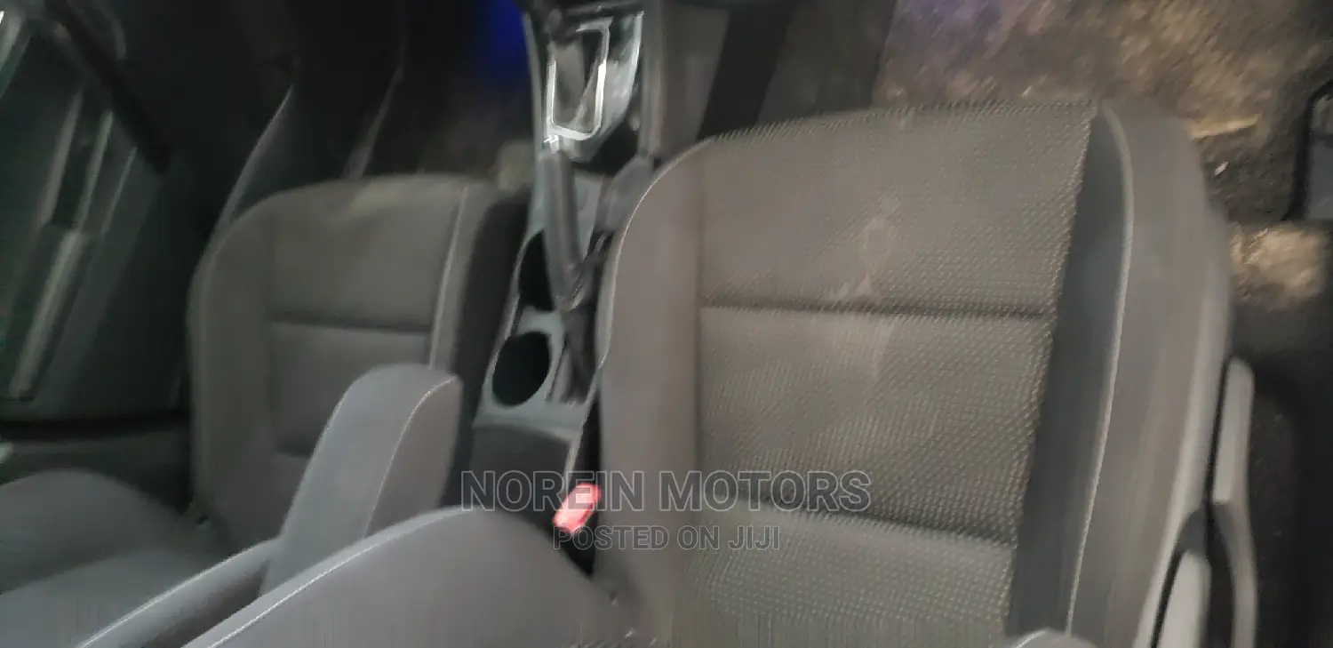 Toyota Auris 2015 Blue