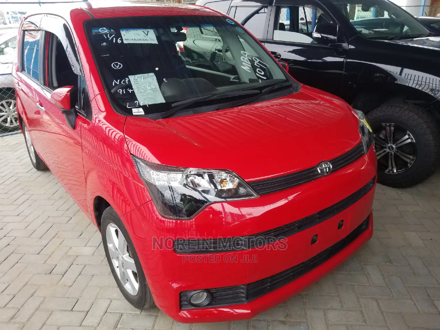 Toyota Spade 2015 Red