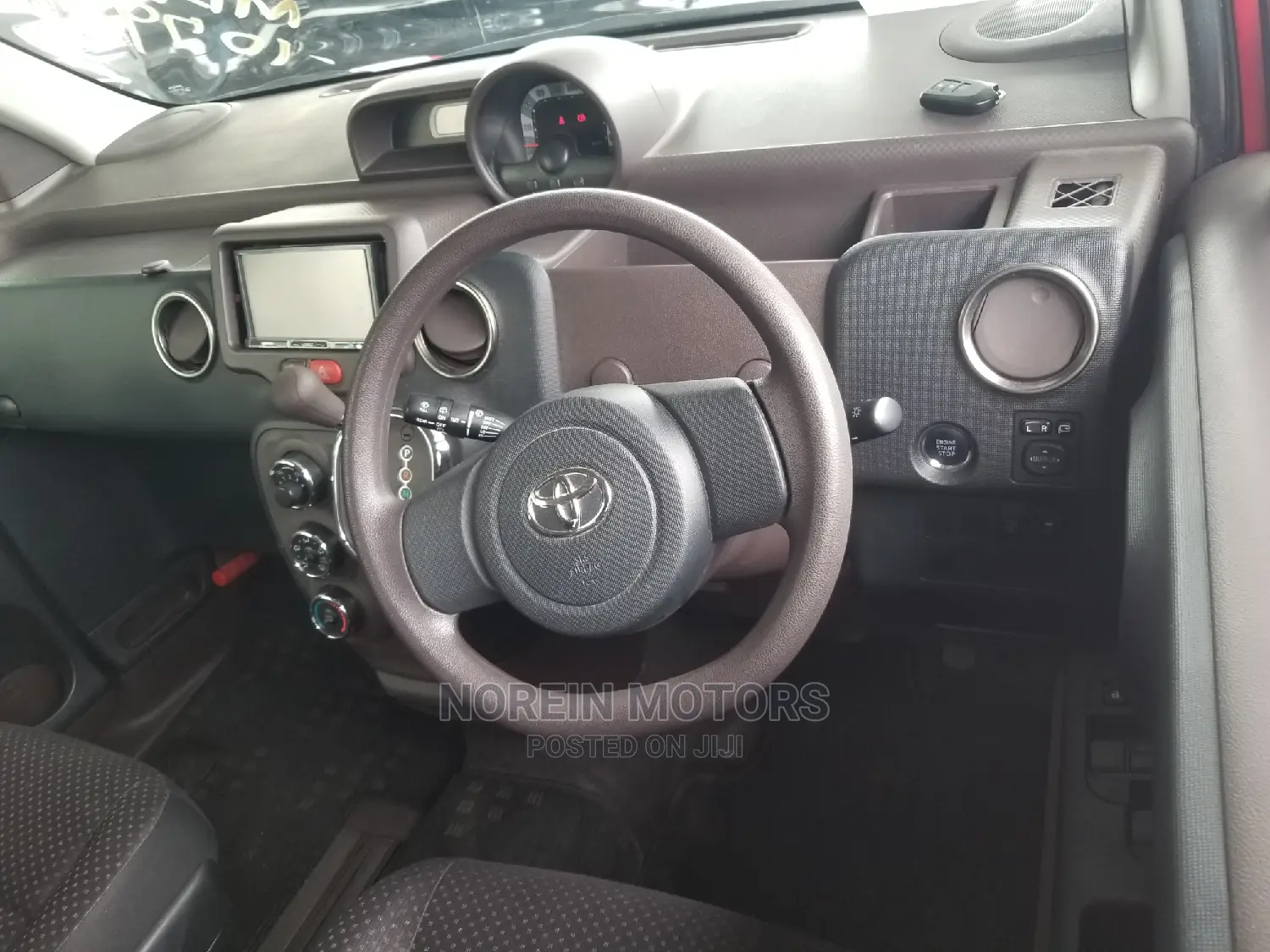 Toyota Spade 2015 Red