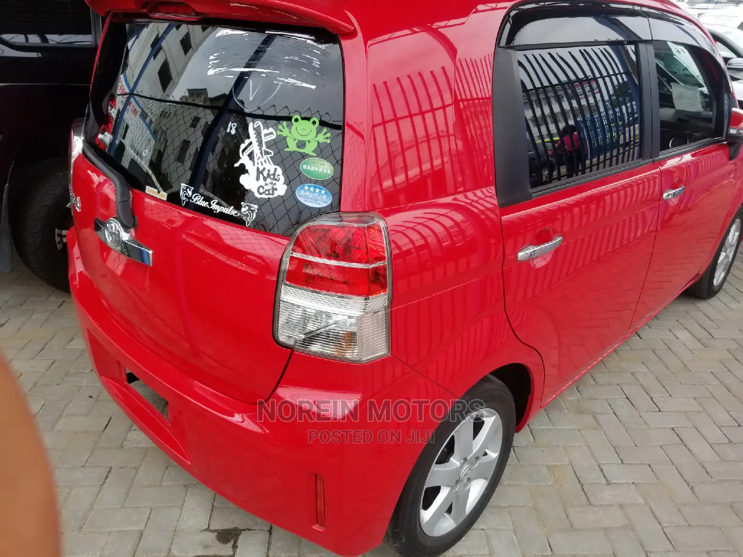Toyota Spade 2015 Red