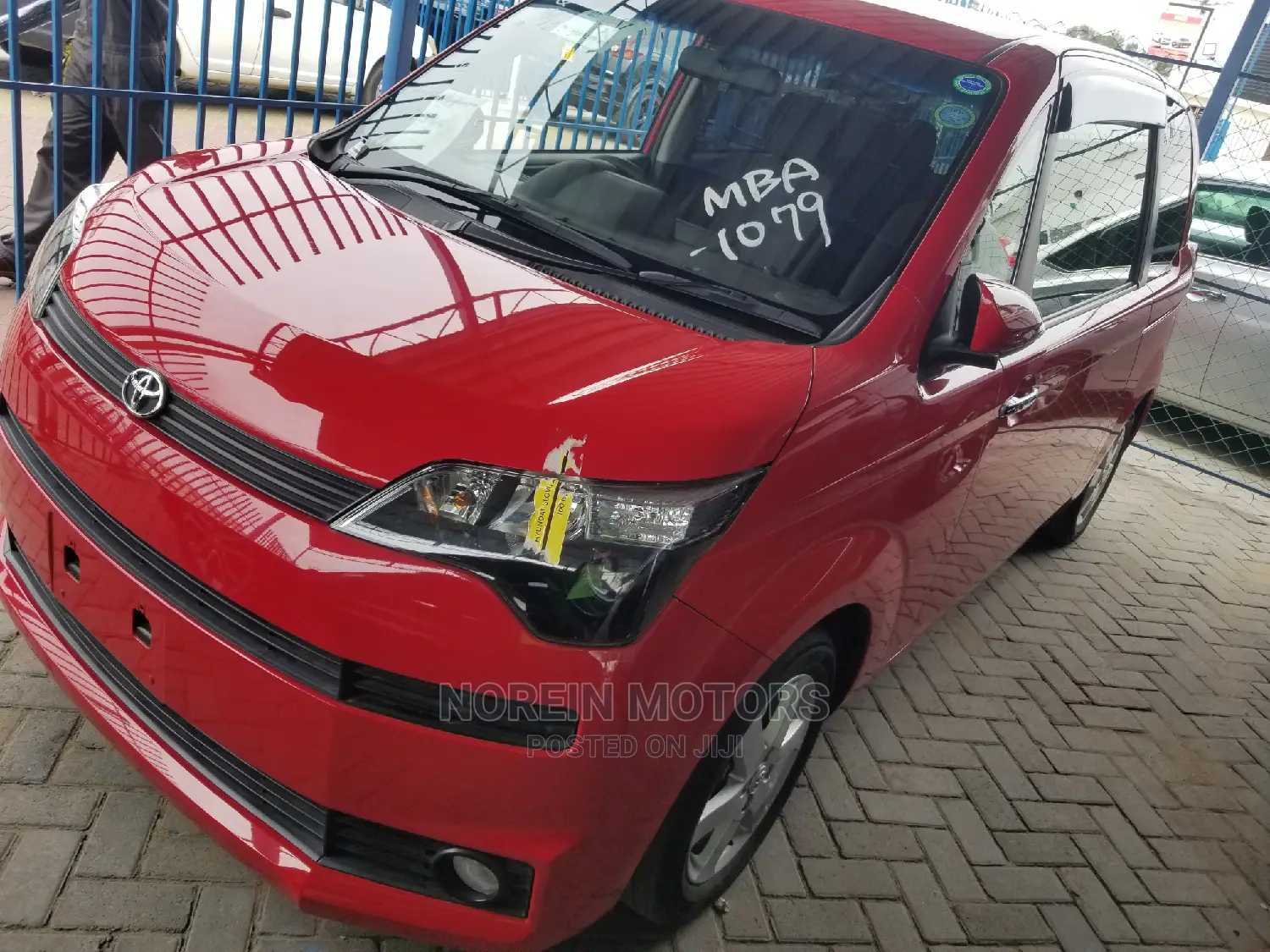 Toyota Spade 2015 Red
