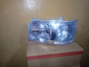 Headlamp/Headlight Toyota Hiace 7l 2005,2006,2007,2008,2009,2010/Box