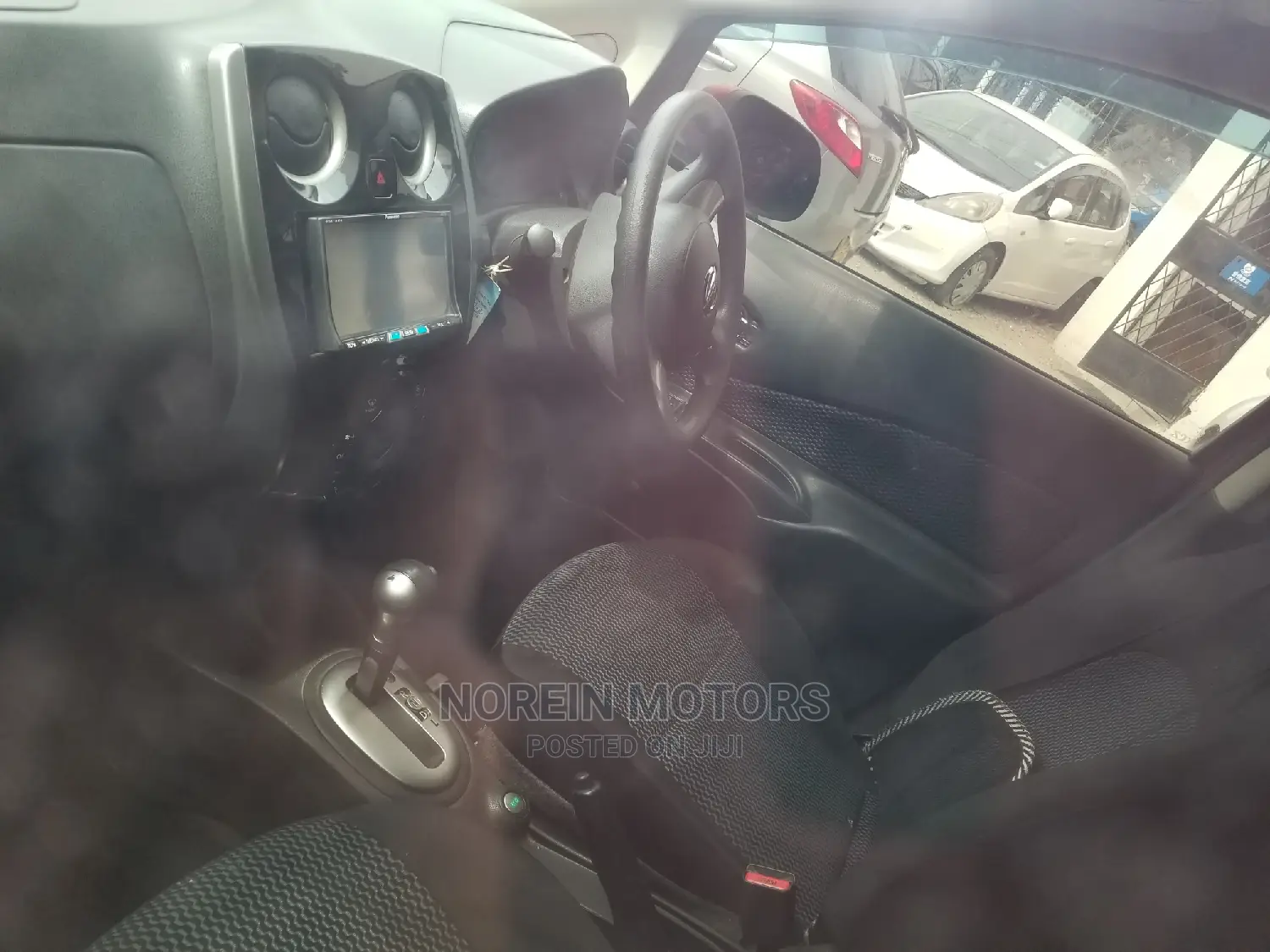 Nissan Note 2014 SV Premium Red