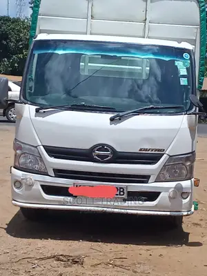 Dyna Dutro Windscreen