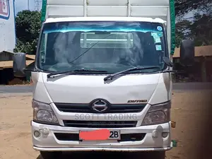 Dyna Dutro Windscreen