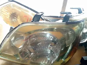 Noah 2005 Headlight