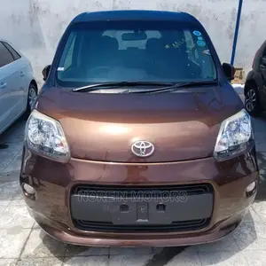 Toyota Spade 2015 Orange