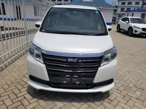 Toyota Noah 2014 Off white